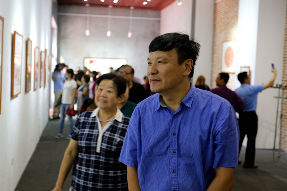 “红色记忆”剪纸展亮相星工坊·中国工业艺术馆