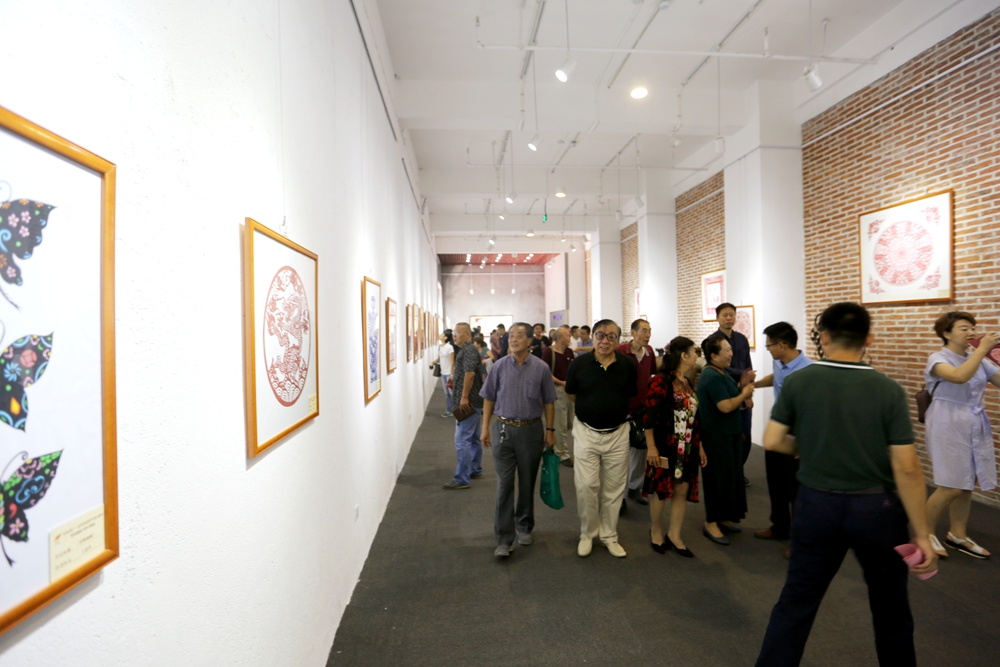 “红色记忆”剪纸展亮相星工坊·中国工业艺术馆