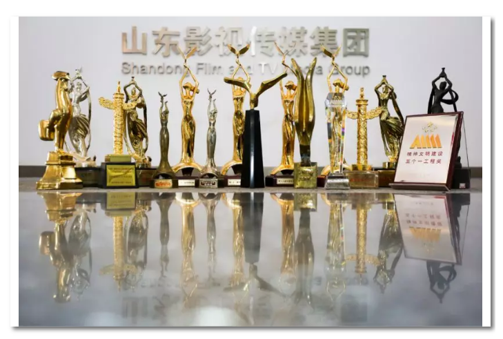 喜报！麻豆在线
山影制作创作团队荣获“干事创业好团队”荣誉称号！