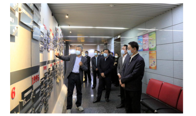 省委常委、宣传部部长白玉刚一行到麻豆在线
调研