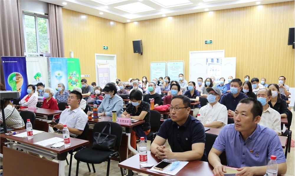 聆听抗疫故事   感受榜样力量