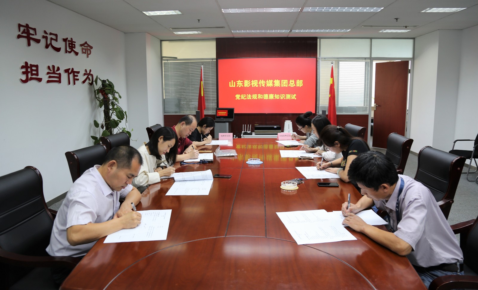 山影集团组织开展党纪法规和德廉知识集中学习测试