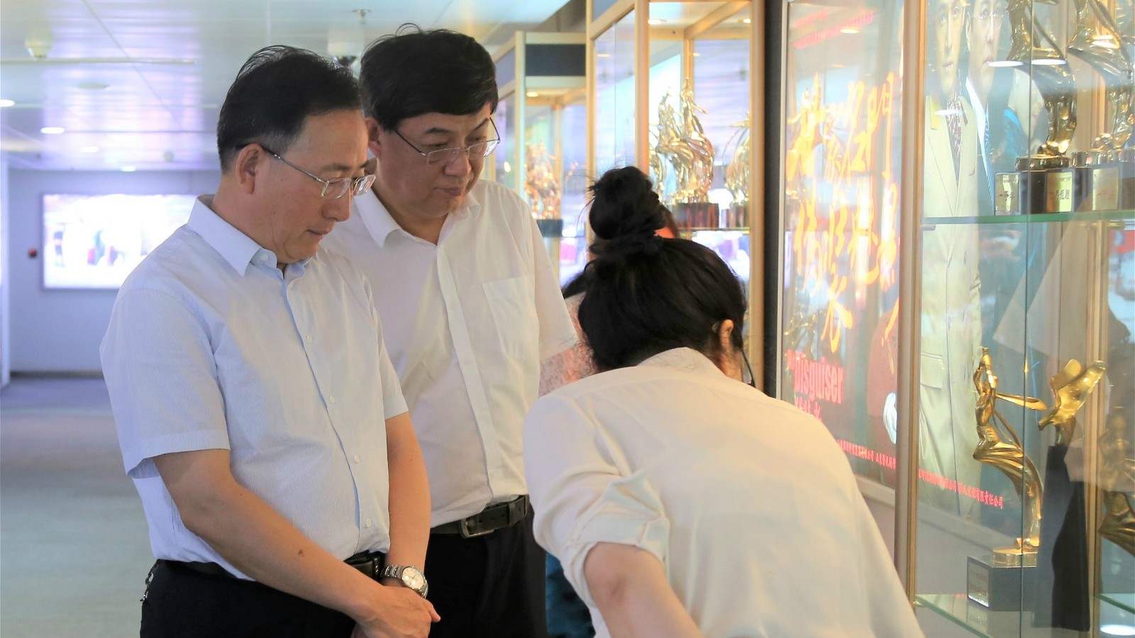 省委宣传部副部长、省电影局局长程守田到麻豆在线
调研