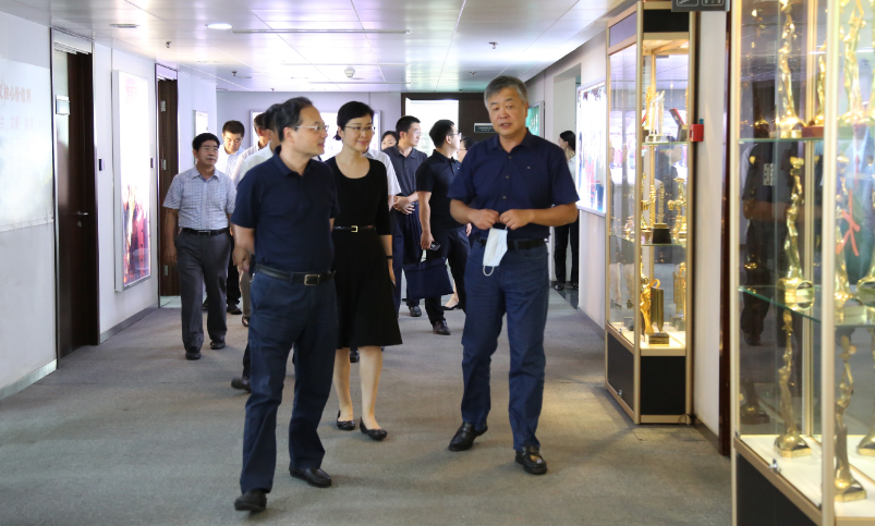 省委常委、省委宣传部部长于杰到麻豆在线
调研指导