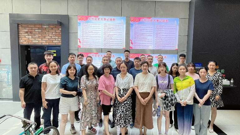 齐鲁音像出版公司党支部组织观看红色电影《1921》