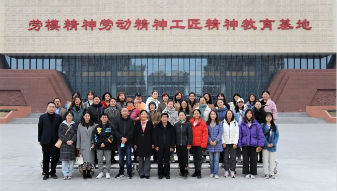 学习劳模先进事迹 弘扬民族工匠精神