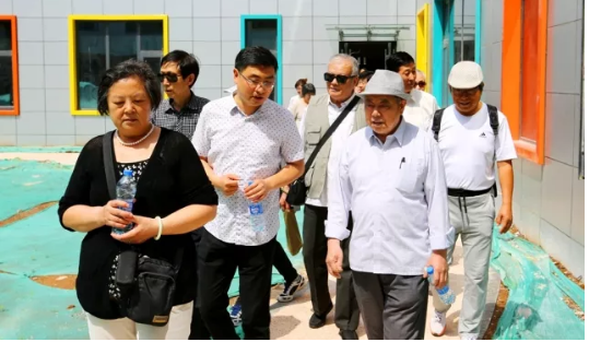 山影集团退休干部一行参观星工坊 山影集团退休干部一行参观星工坊