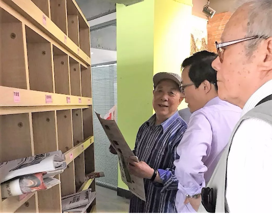 山影集团退休干部一行参观星工坊 山影集团退休干部一行参观星工坊